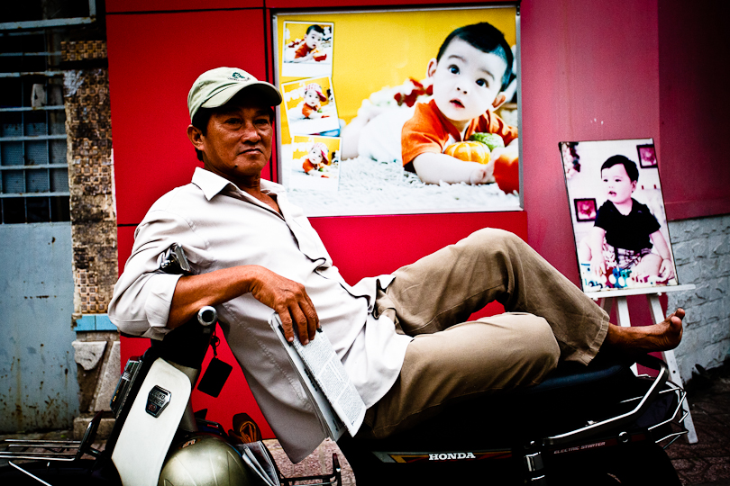 vietnam-saigon-xe-om-driver-portrait